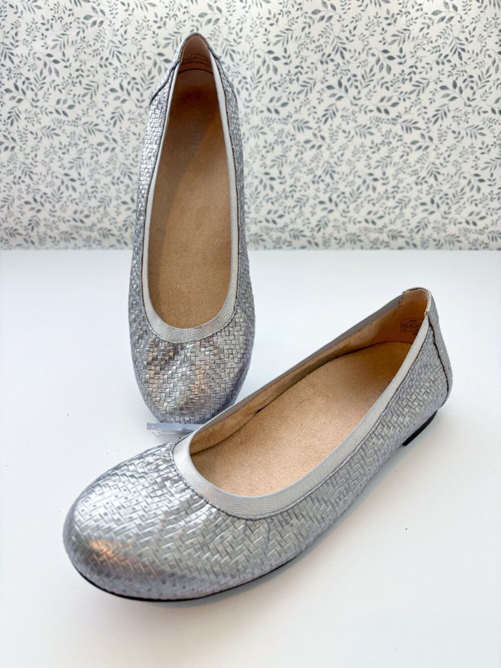 Vionic Anita Silver Woven Leather Ballet Flats Women’s 10 Comfort Shoes
